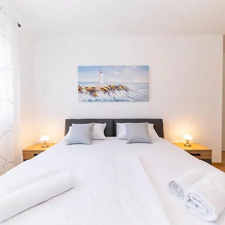 Diadora Apartment *