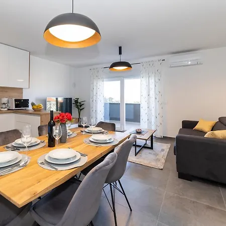 Diadora Apartment *